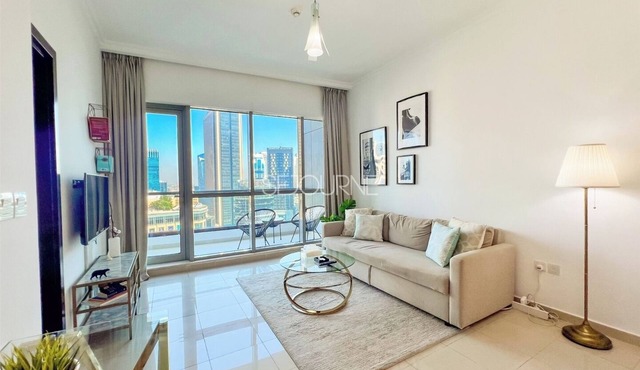Bright 1 BR with exceptional Dubai Marina view