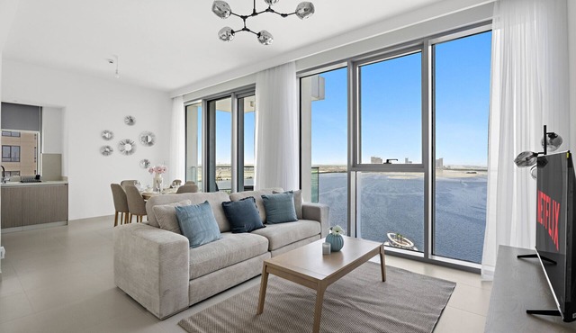Bright and Elegant 2 BD with Creek Views