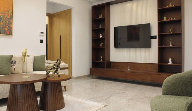 Charming 2-Bedroom Apartment in Central Tunis with Garden View