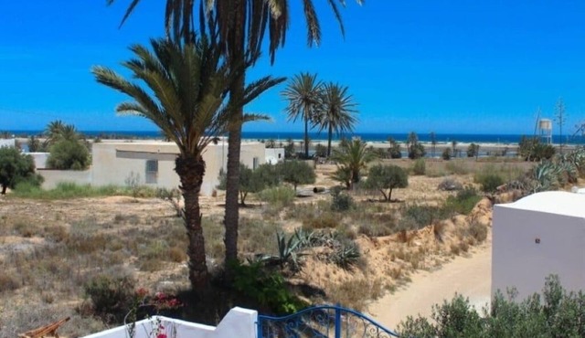 Charming vacation apartment with sea view
