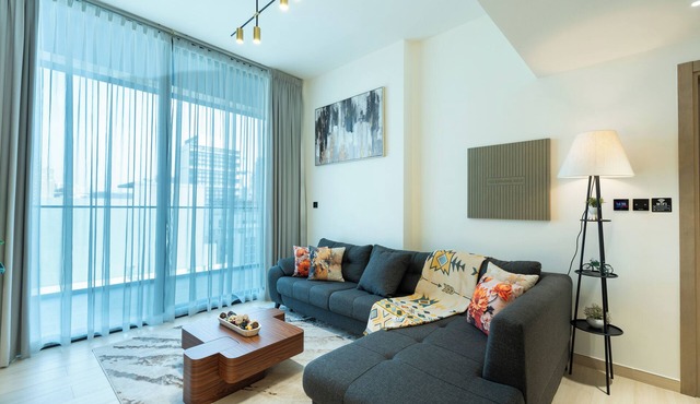 Chic Comfort. Stylish One-Bedroom. Dubai