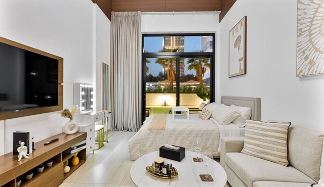 Chic & Cozy Studio in the Heart of the City