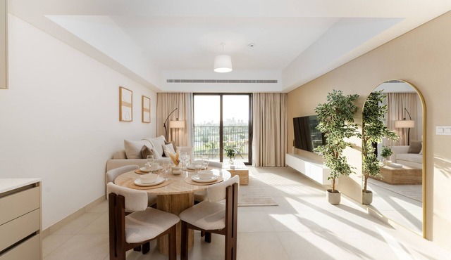Chic MJL Retreat | Steps to Souk Madinat & Burj Al Arab