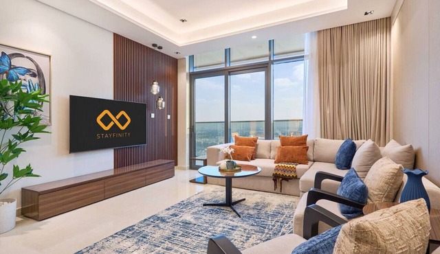 City-Center 1BR Retreat | Pool & Gym in Dubai
