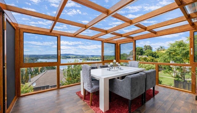 Classic Seaview Holiday Home in Shelly Park in Shelly Park