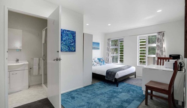 Compact Stay On Train One Stop to Eden Park in Grafton