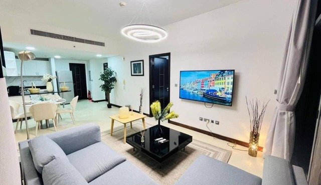 Cozy 1-bedroom apartment in fabulous Dubai with AC