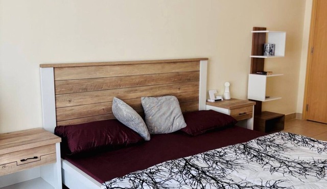 Cozy Bedroom condo in charming Dubai with WiFi, AC