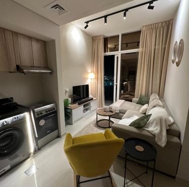 Cozy Golf & Lake View 1BR Apartment,Damac Hills 1