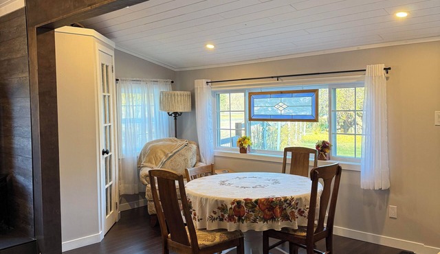 Cozy, private cottage, within city limits of Castelgar in Castlegar