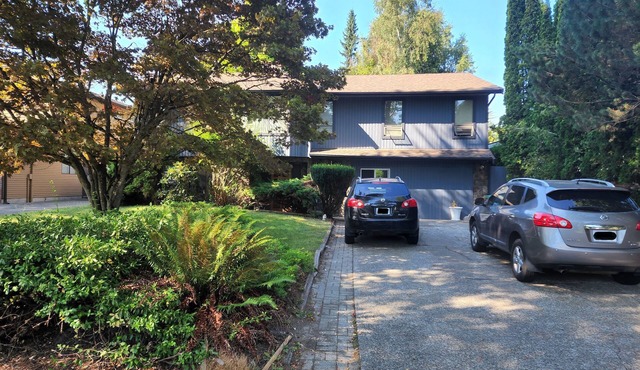 Cozy two bedroom appartment near skytrain station in Surrey