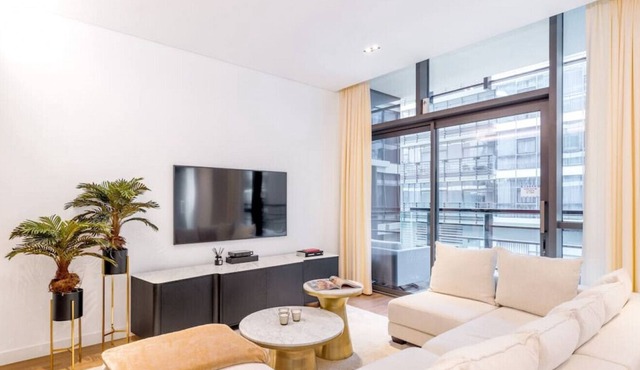 Deluxe & roomy 2 + 1 BR apt in City Walk, Dubai