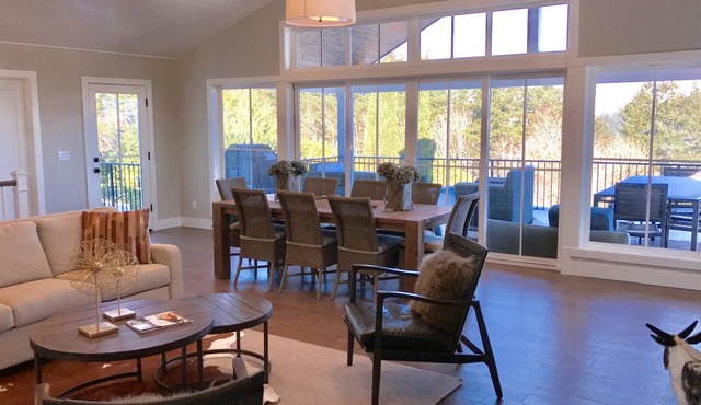 Dundee Hills. 3 Primary Suites! Exquisite Oregon Wine Country Experience in Dundee