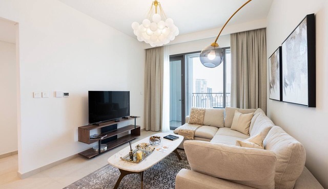 Elegant 1BR Apt, Steps Away from Dubai Mall