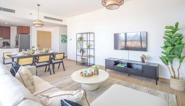 Elegant 2BR in La Mer Facing the Dubai Skyline!