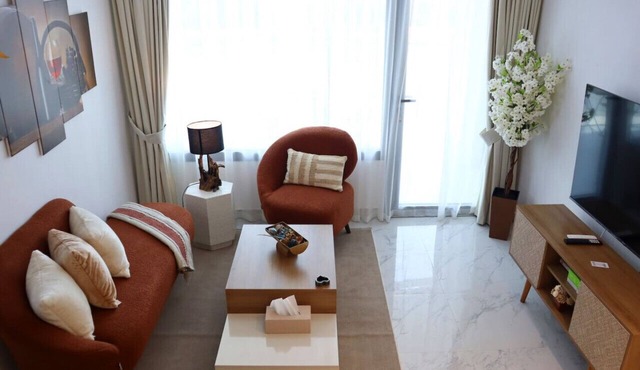 Elegant 2BR Retreat in Oasis 1