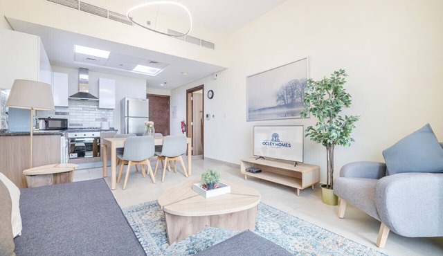 Elegant Home next to Metro Station in Al Furjan