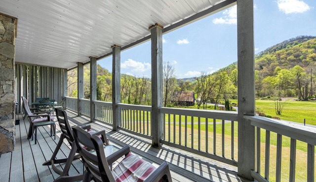Epic Mountain & Golf Views! Huge deck! Washer & Dryer! Full Kitchen! Amenities! in Whittier