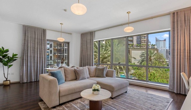 Exceptional 1-bedroom with pool view in Downtown