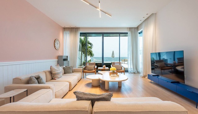 Exceptional 4BR Coastal Villa w/Assistant’s Room, Private Pool and Scenic Sea Views