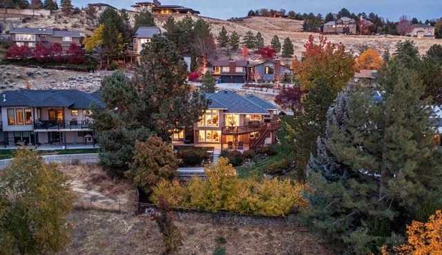 Exceptional Views & Luxurious Kitchen! Fireplace & Hot Tub | Min to Downtown & BSU in Boise
