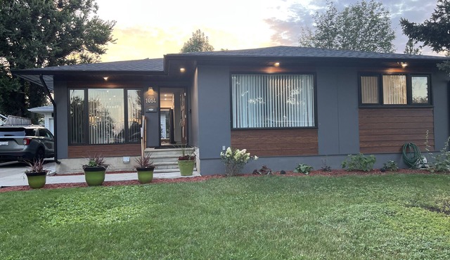 Executive Southside home close to all amenities, by Henderson lake & golf course in Lethbridge