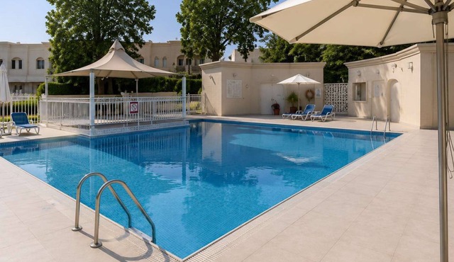 Free housekeeping visits during your stay - StayShort - Vibrant Villa in Springs 11 Sleeps 6 with Balcony!