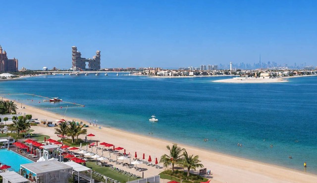 Free housekeeping visits during your stay - StayShort - Cozy 2BR in Palm Jumeirah with Beach Views!