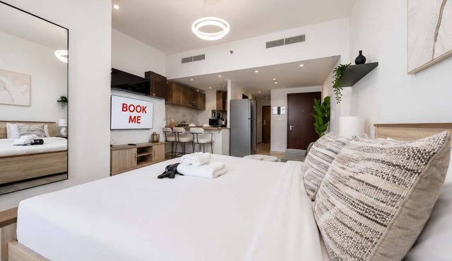 Free housekeeping visits during your stay - StayShort - Chic Studio Apartment in Sports City - Sleeps 2