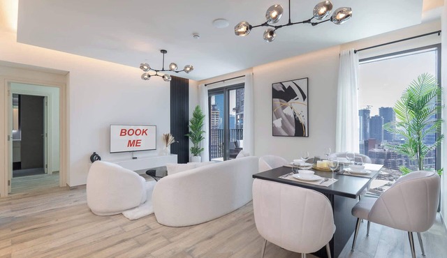 Free housekeeping visits during your stay - StayShort - Sophisticated 1BR in Business Bay - Near Burj Khalifa!