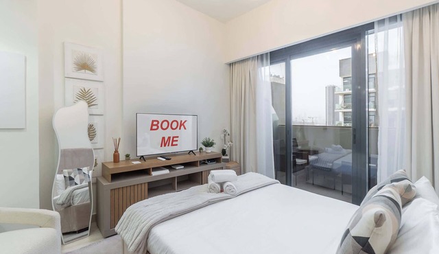Free housekeeping visits during your stay - StayShort - Modern Studio in Meydan Gym & Pool Sleeps 2
