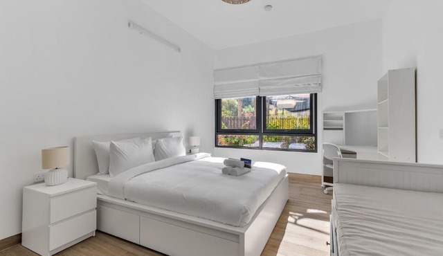 Free housekeeping visits during your stay - StayShort - Warm & Spacious 3 Bedroom in The Greens that Sleeps 8