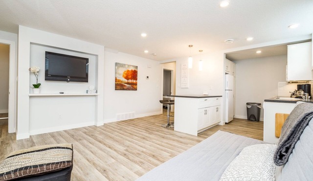 Gorgeous 2 bed suite centrally located in Edmonton in Edmonton