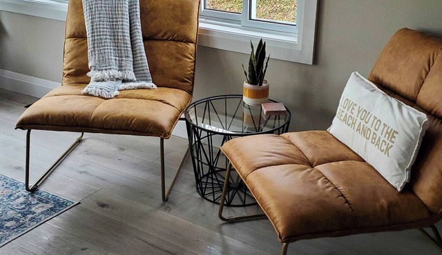Gray Haven: Lake View Patio, Hot Tub, 1 min to beach! in Grand Bend