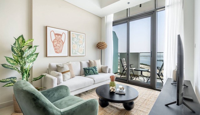 GuestReady – 1BD l Beautiful Creek View l Balcony
