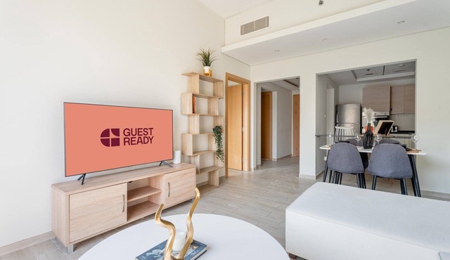 GuestReady – Bright home large balcony & pool view
