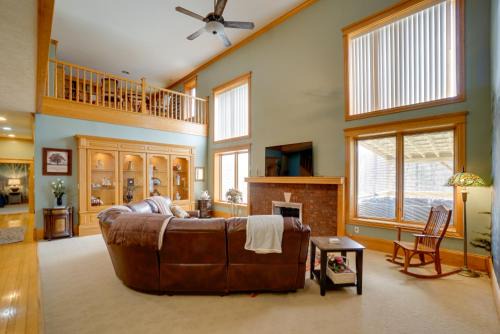 Hot Tub & Private Pond! Spacious McArthur Home in Hamden