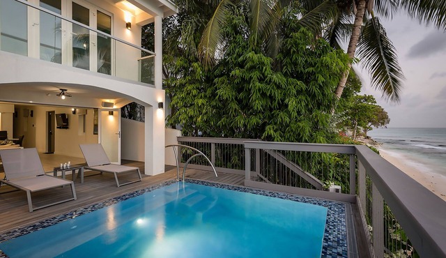 Imagine Villa- Clean & Modern Beachfront 4 bed with Penthouse in St. James