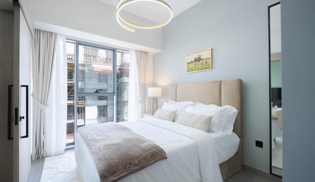 KeyRock Living - Luxury Apartment with Pool & Gym