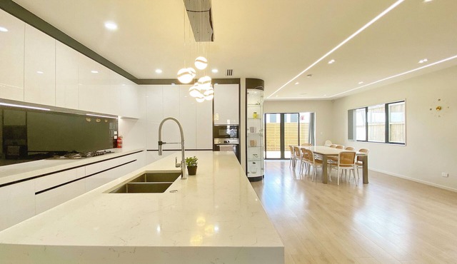 Koromeke Luxury 370sqm New Build– Ideal for Groups in Auckland