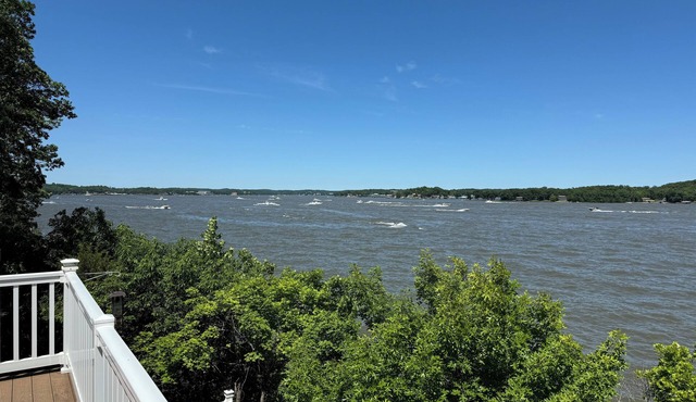 Lake of the Ozarks Shootout Front Row in Sunrise Beach