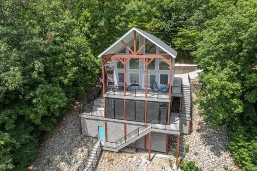 Lakefront Home With Private Dock in Eldon