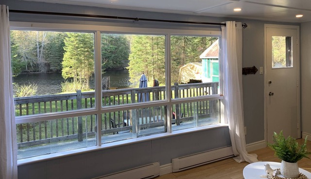 Lovely WATERFRONT cottage on Muskoka River in Huntsville