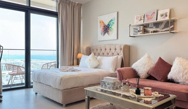 Luxe Soho Saadiyat Studio | Free Pool & Gym Access