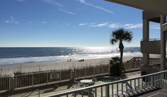 Luxuroius Oceanfront Condo, Garden City Beach, Wifi, AC, Cable TV, Pool, Jacuzzi in Murrells Inlet