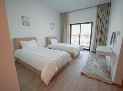 Luxury 2 bedroom villa pool beach gym access