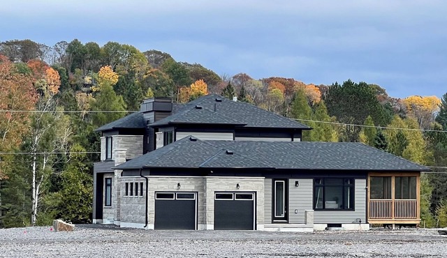Luxury 3000SQF Muskoka Cottage | Private Retreat | Ski, Beach & Near Algonquin in Huntsville