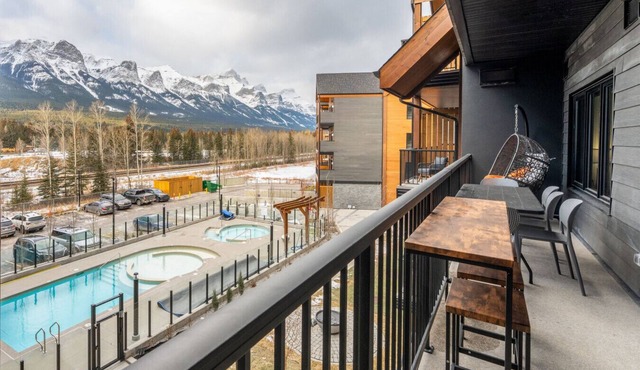 Luxury 8-BR Home Thoughtfully Designed for Families + Best Amenities in Canmore in Canmore