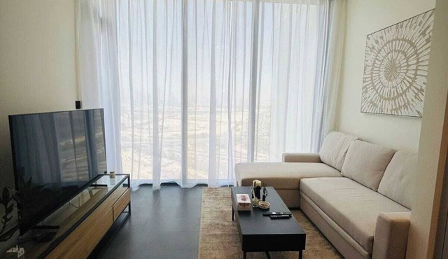 Luxury Apartment w/Burj Khalifa & Lagoon Views