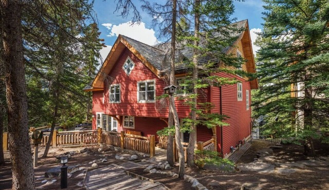 Luxury Banff Home - Hot Tub in Banff